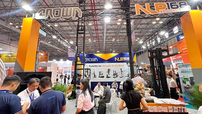 Xe nâng điện Crown - Giải pháp hoàn hảo cho doanh nghiệp Việt, tỏa sáng tại VILOG 2024