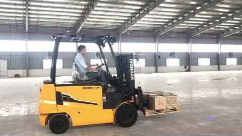 Xe nâng điện 3 tấn
